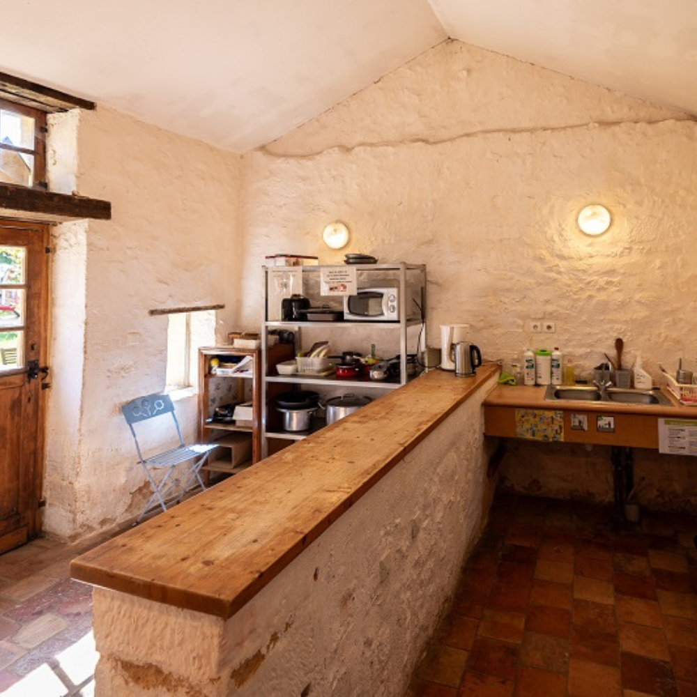 Cuisine libre accès de l'auberge de Cadouin